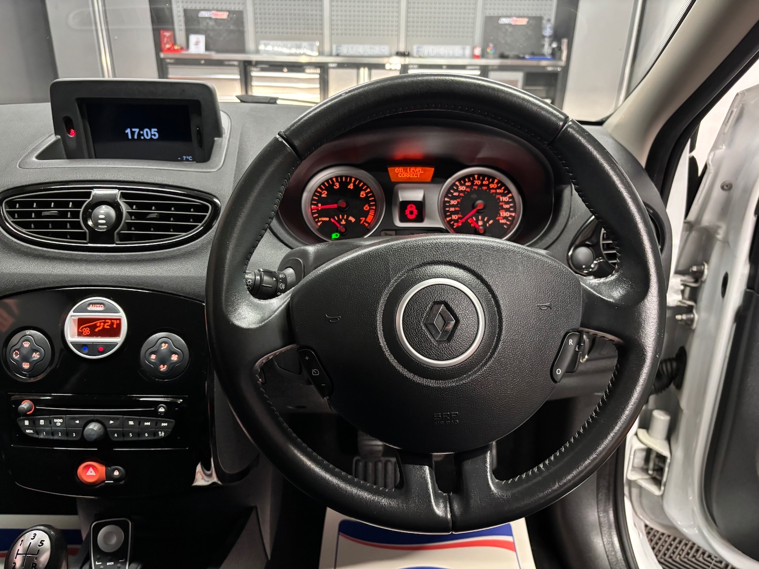 Used Renault Clio 2011 for sale - 76763341: Photo 42