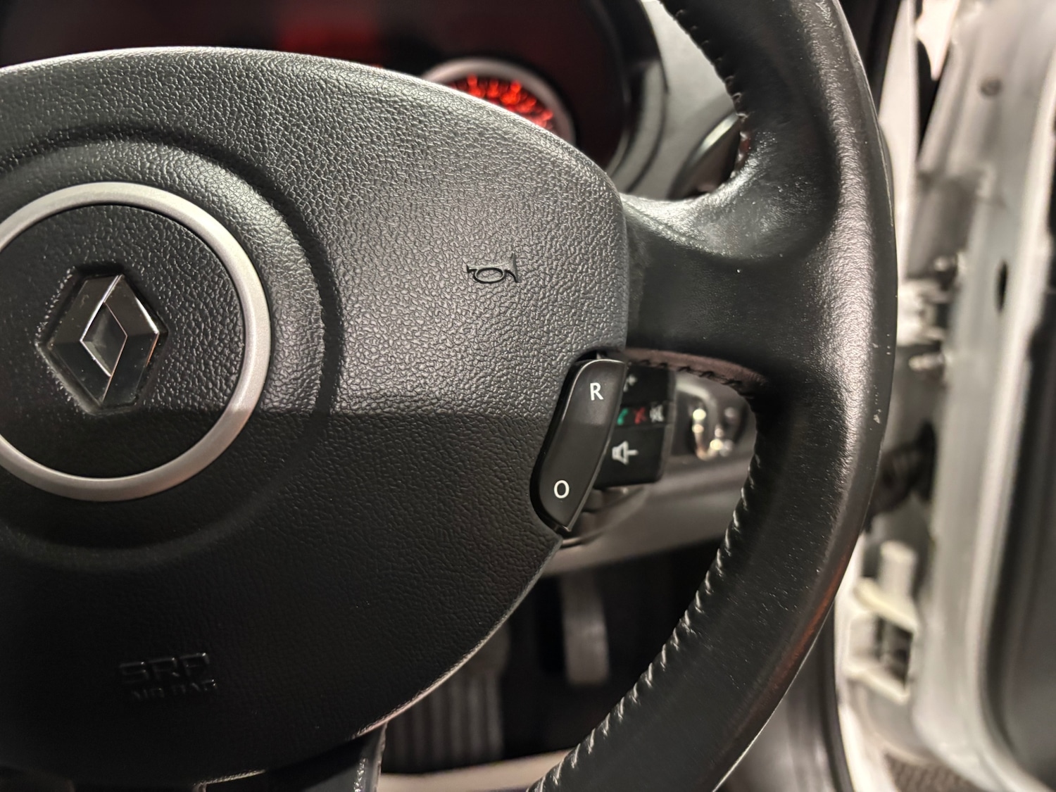 Used Renault Clio 2011 for sale - 76763341: Photo 45