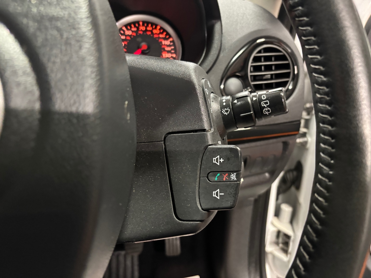 Used Renault Clio 2011 for sale - 76763341: Photo 46