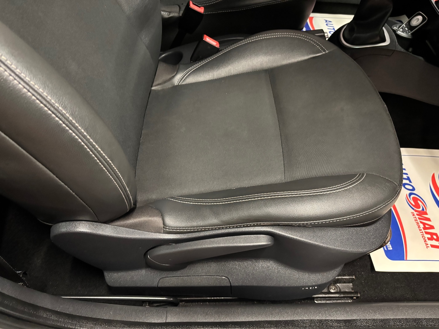 Used Renault Clio 2011 for sale - 76763341: Photo 50