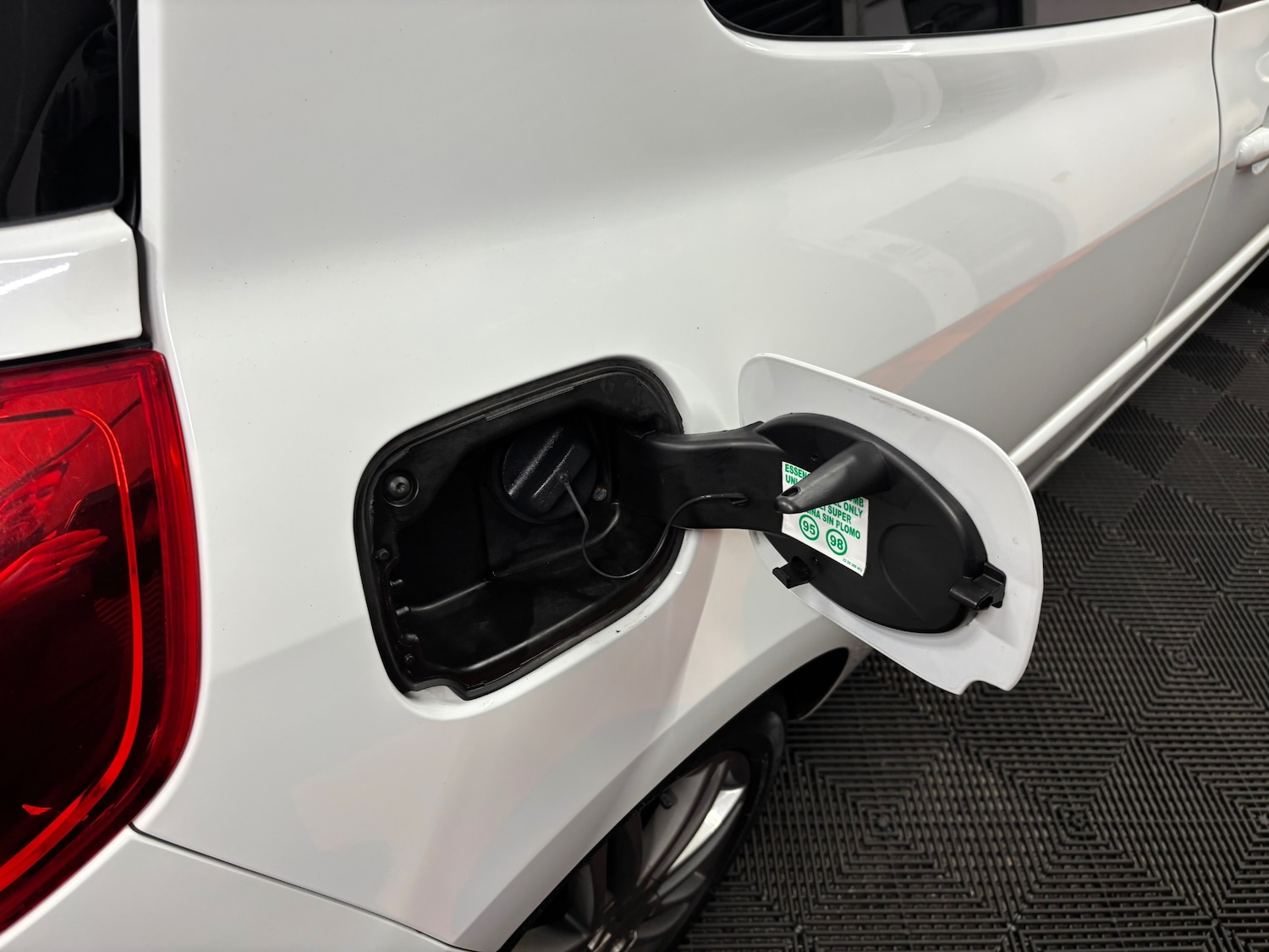 Used Renault Clio 2011 for sale - 76763341: Photo 52