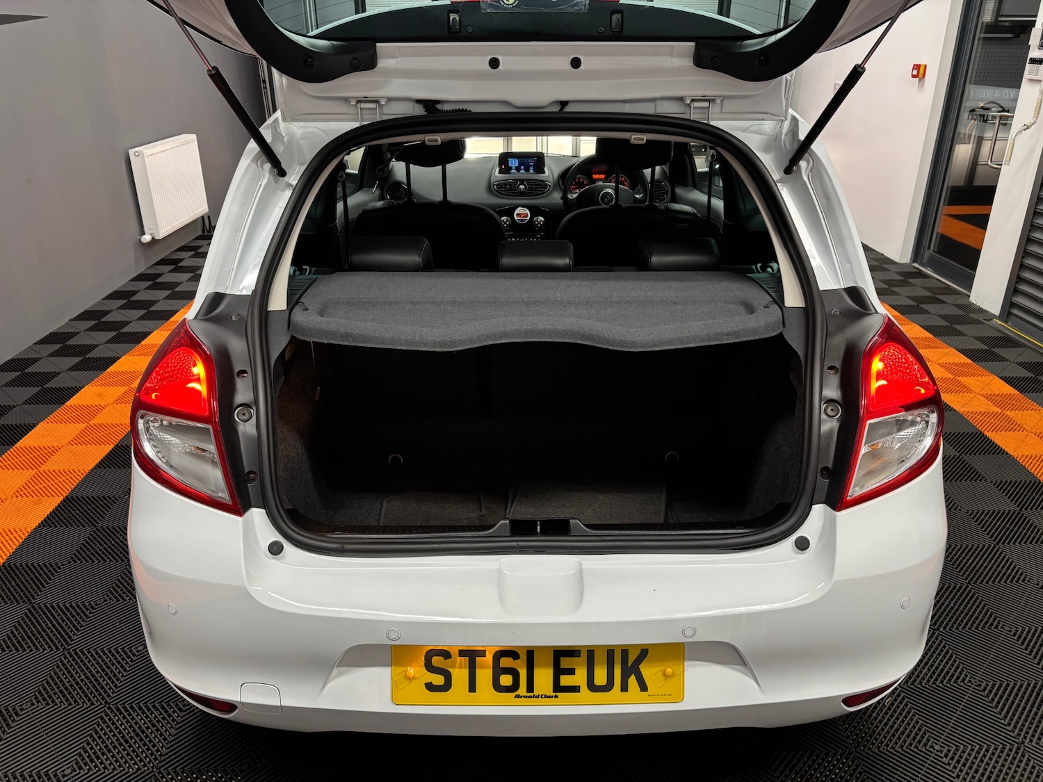 Used Renault Clio 2011 for sale - 76763341: Photo 53