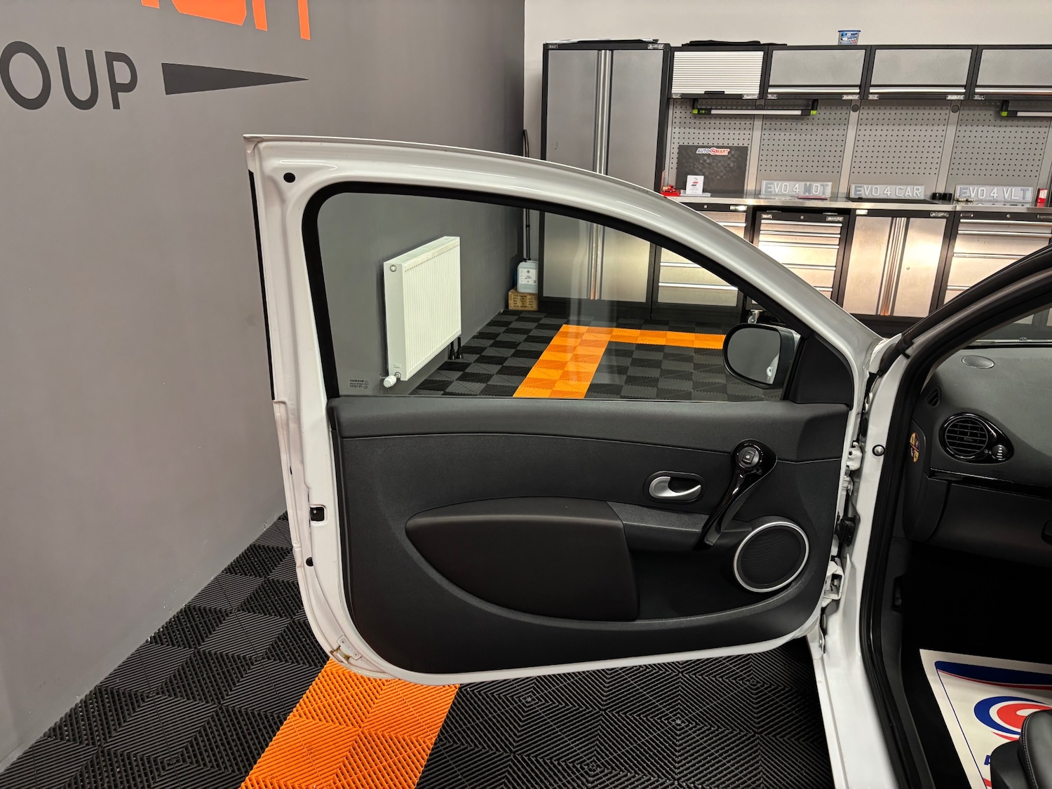 Used Renault Clio 2011 for sale - 76763341: Photo 59