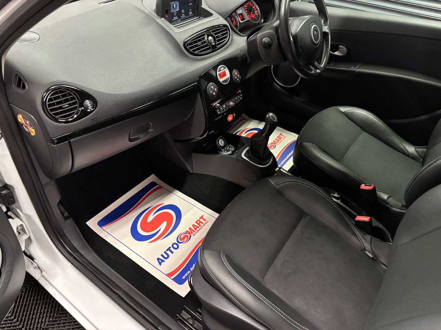 Used Renault Clio 2011 for sale - 76763341: Photo 63