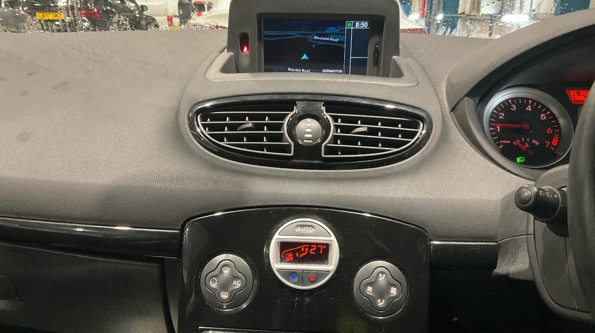 Used Renault Clio 2011 for sale - 76763341: Photo 7