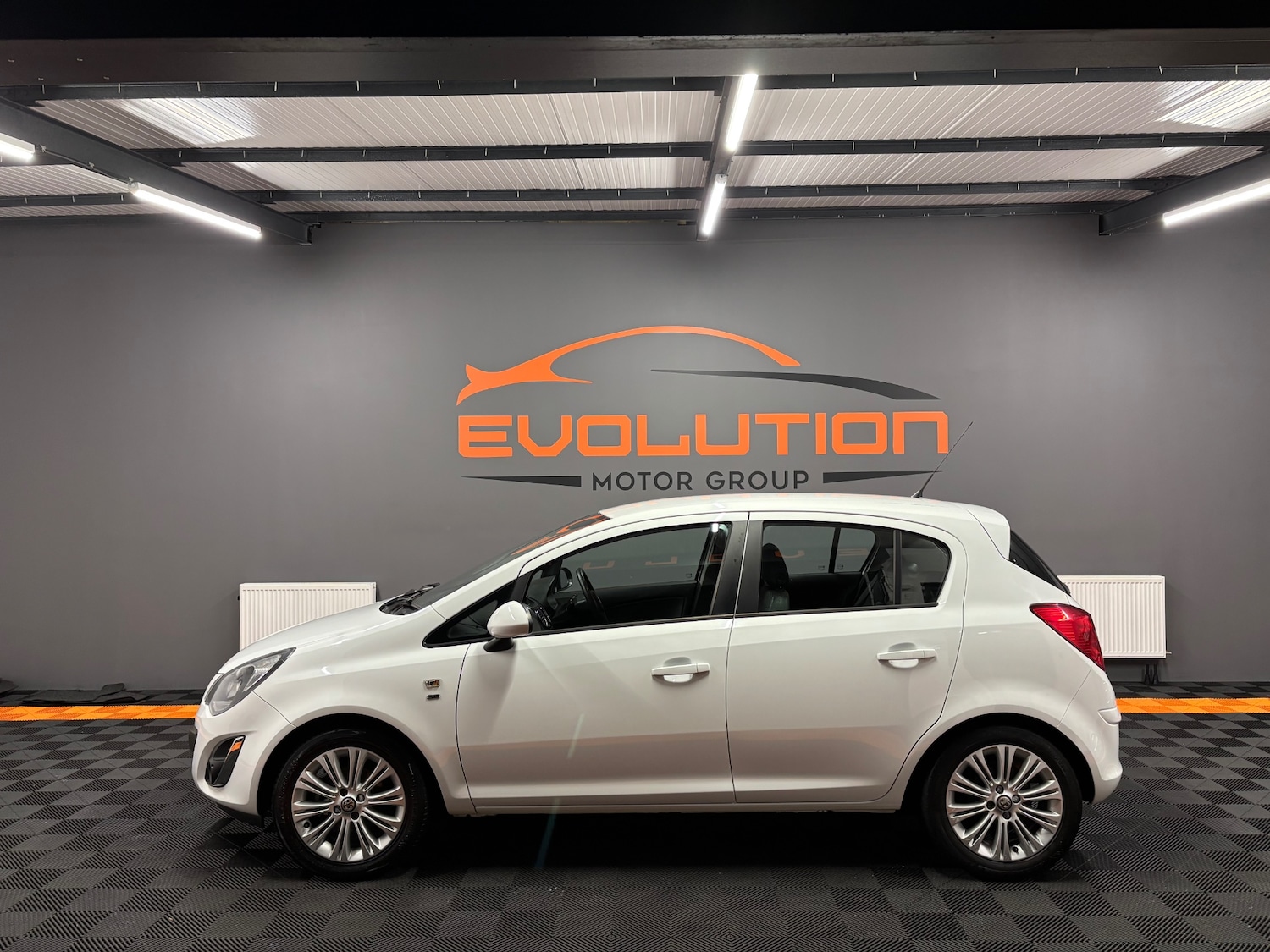 Used Vauxhall Corsa 2014 for sale - 77482626: Photo 2