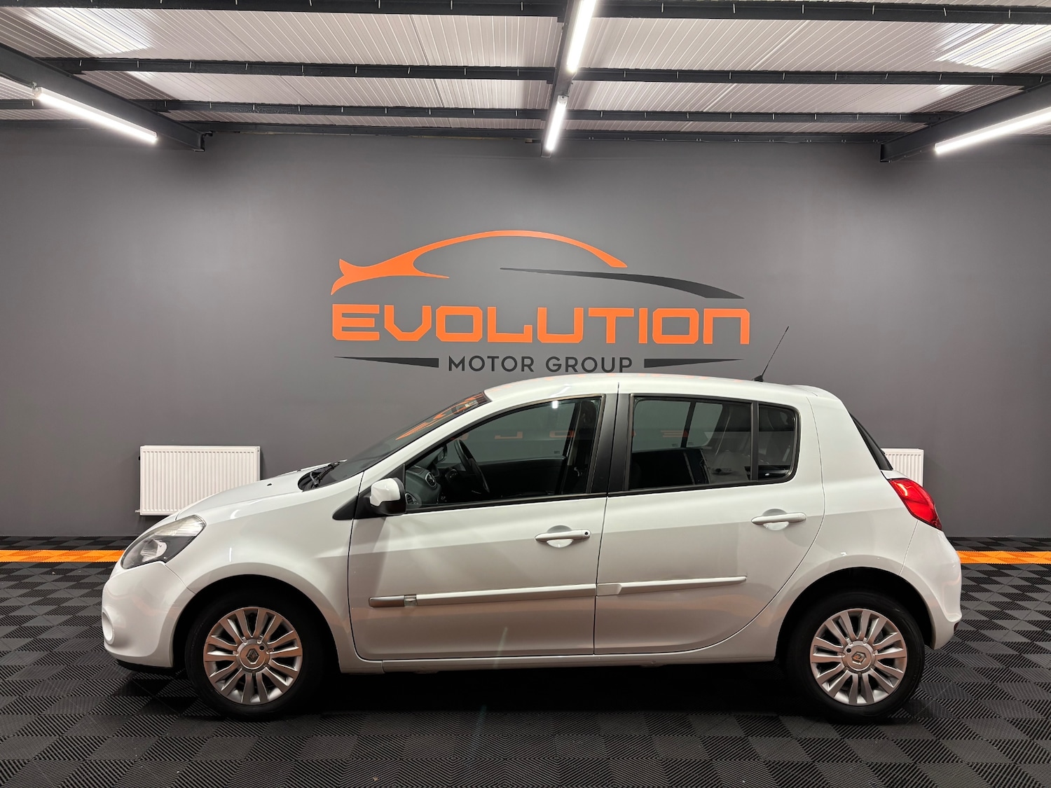 Used Renault Clio 2012 for sale - 76866597: Photo 2