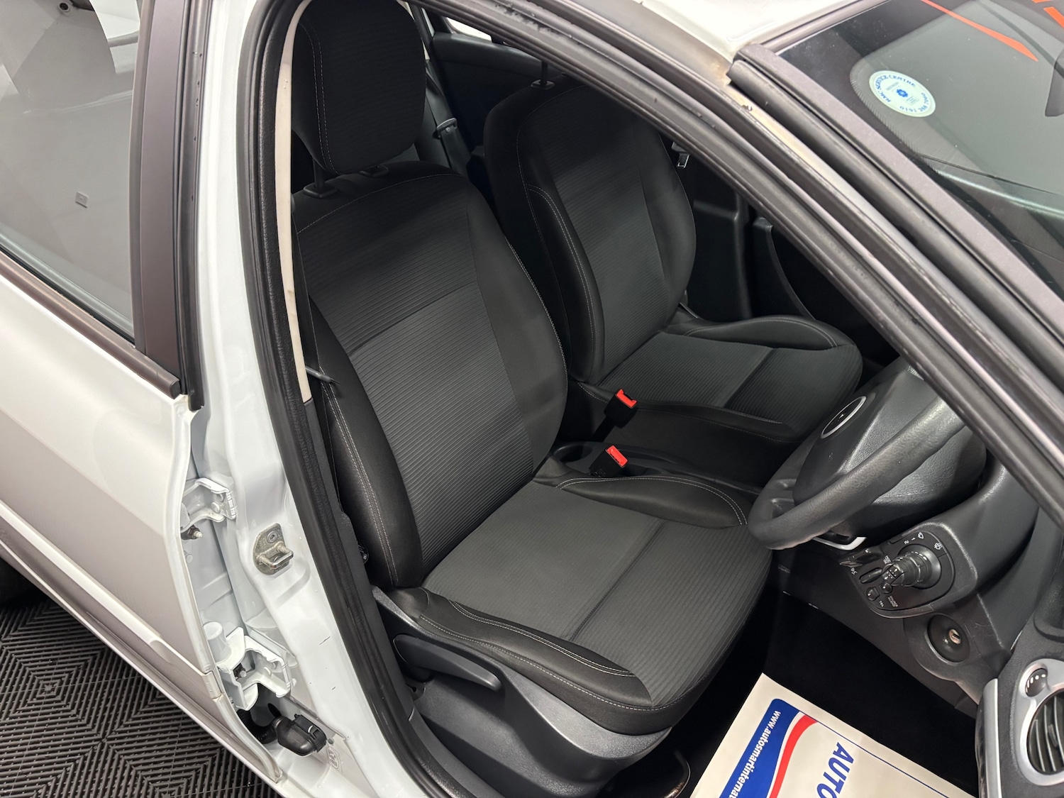 Used Renault Clio 2012 for sale - 76866597: Photo 38