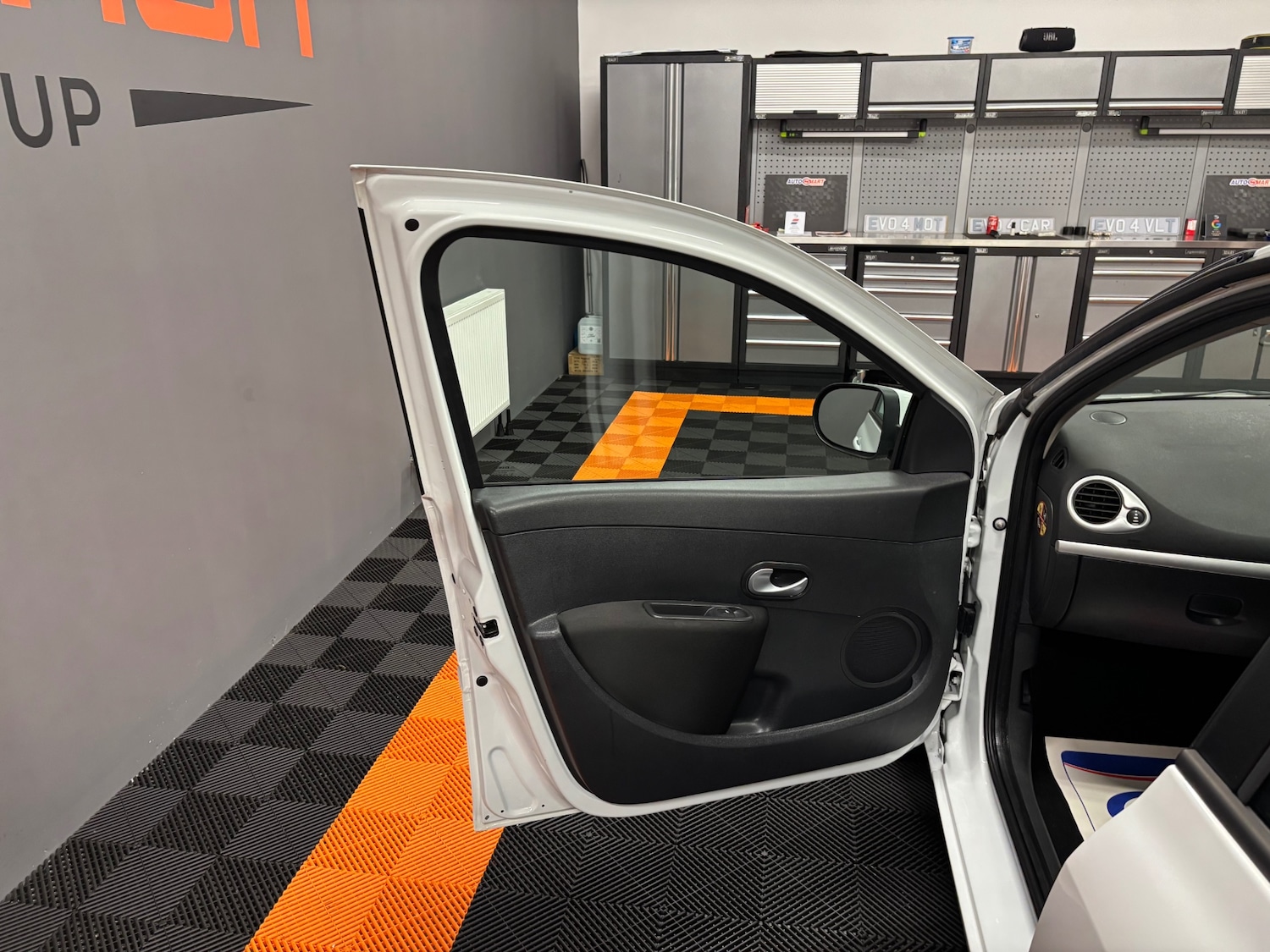 Used Renault Clio 2012 for sale - 76866597: Photo 53