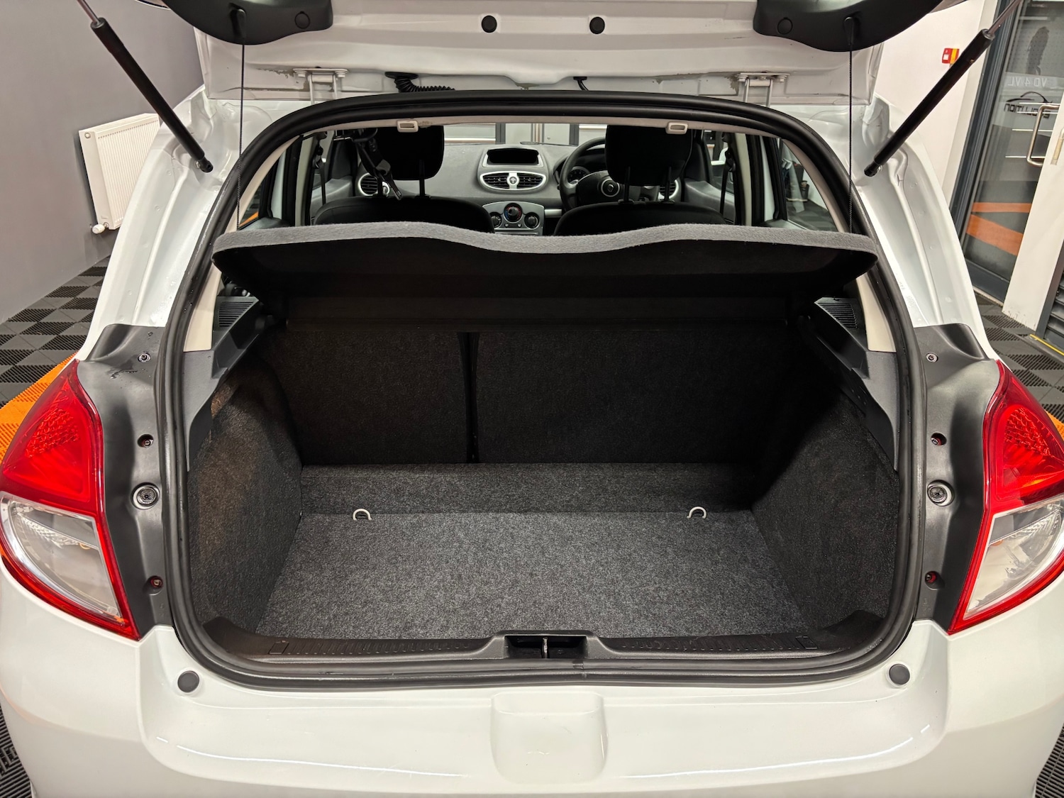 Used Renault Clio 2012 for sale - 76866597: Photo 59