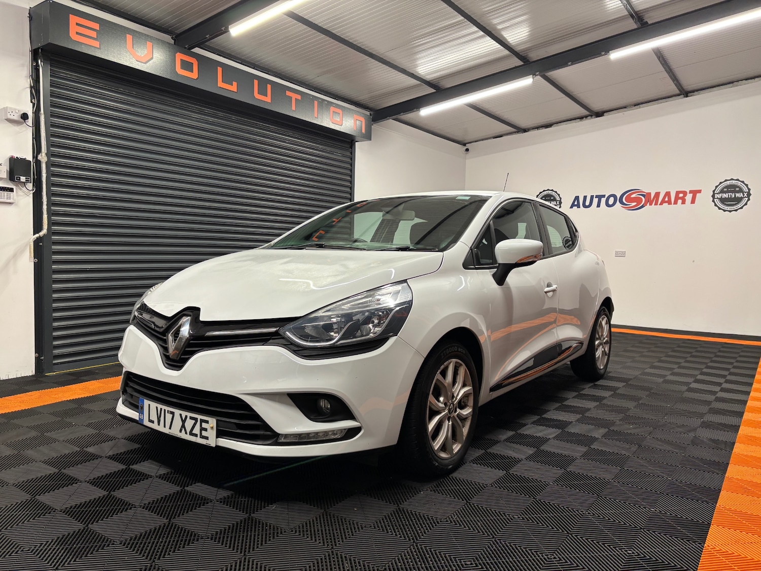 Used Renault Clio 2017 for sale - 77837342: Photo 17
