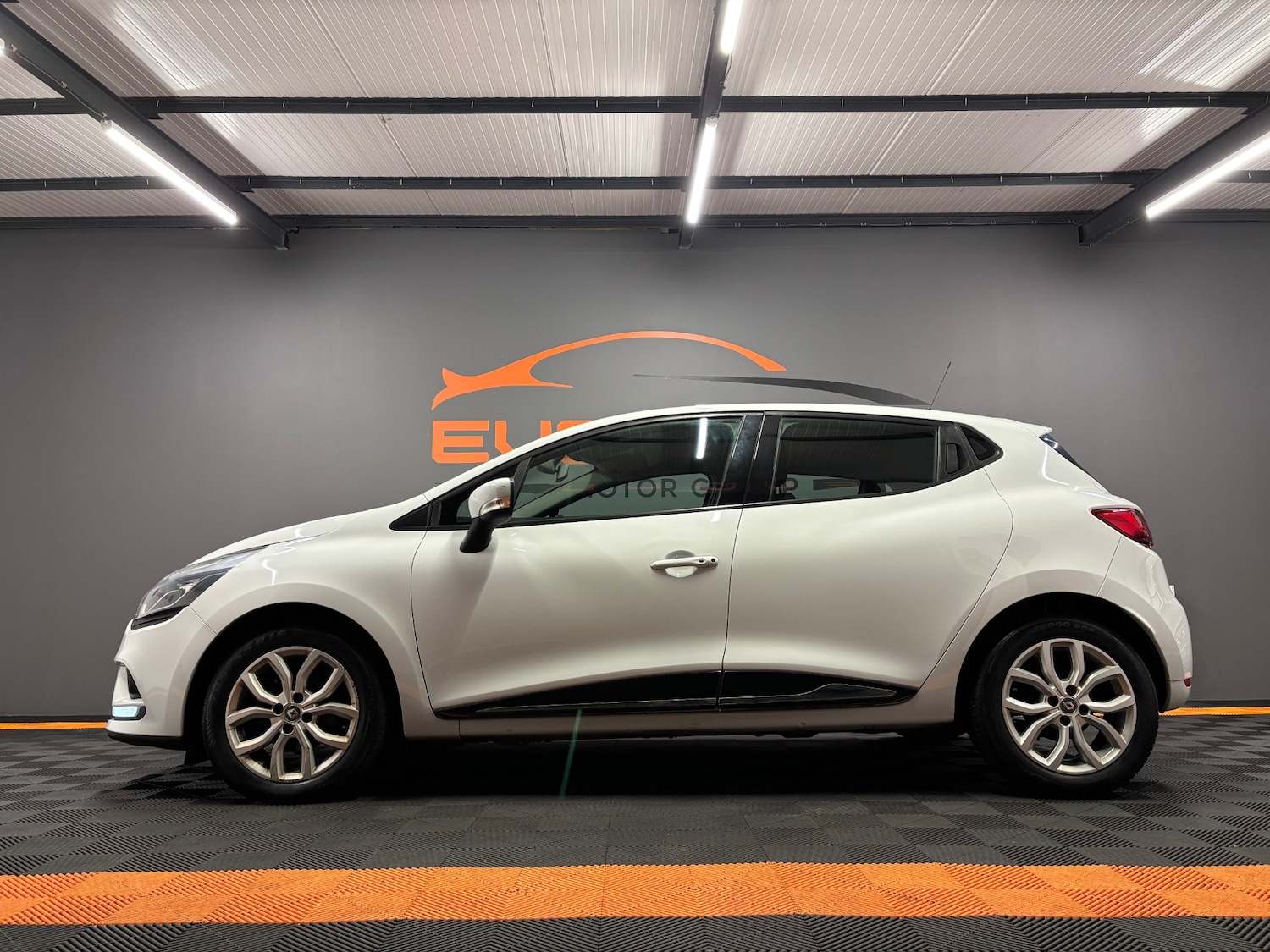 Used Renault Clio 2017 for sale - 77837342: Photo 2