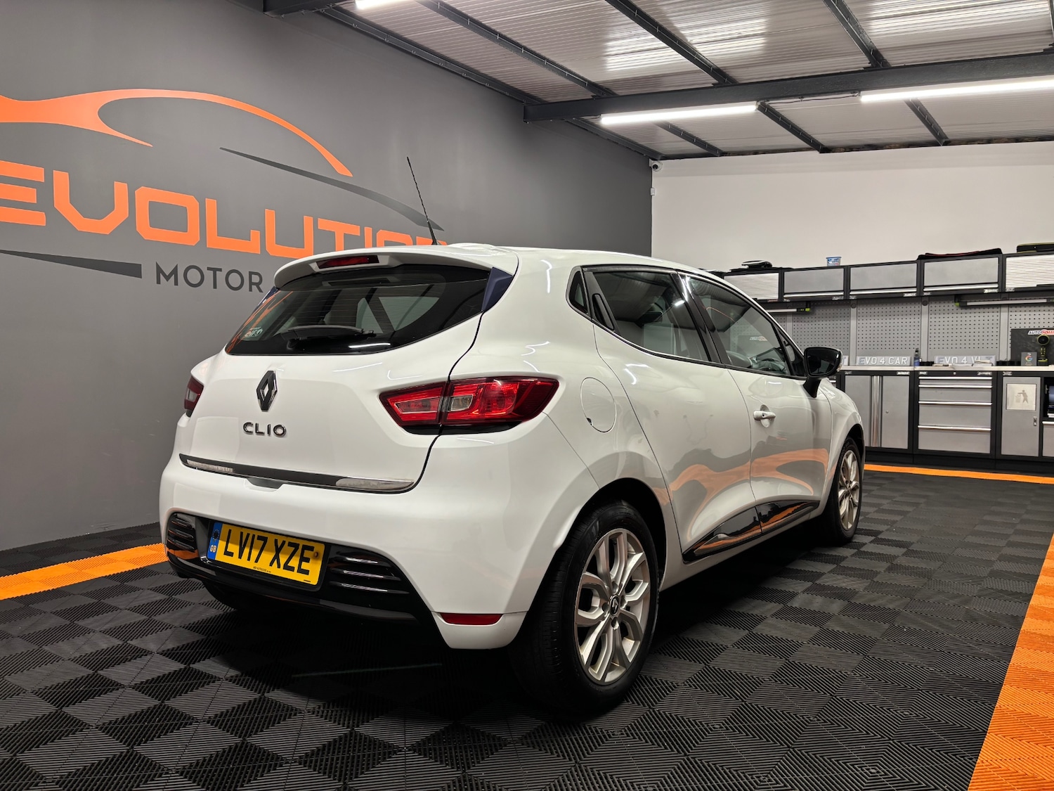 Used Renault Clio 2017 for sale - 77837342: Photo 28