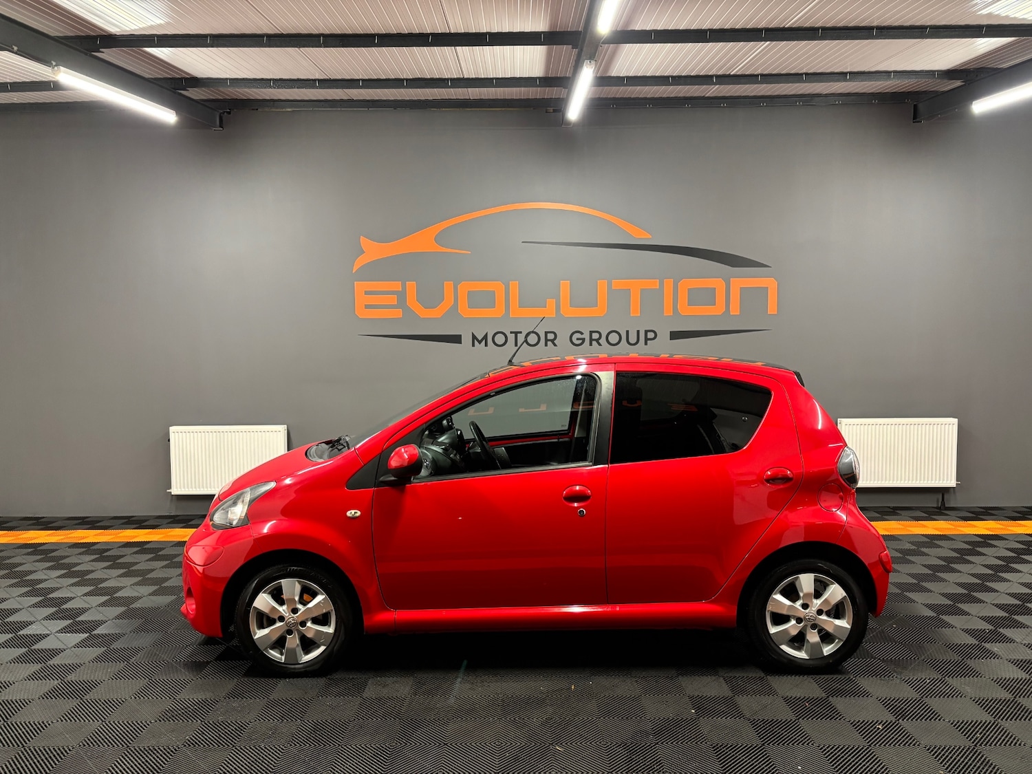 Used Toyota AYGO 2013 for sale - 76168439: Photo 2