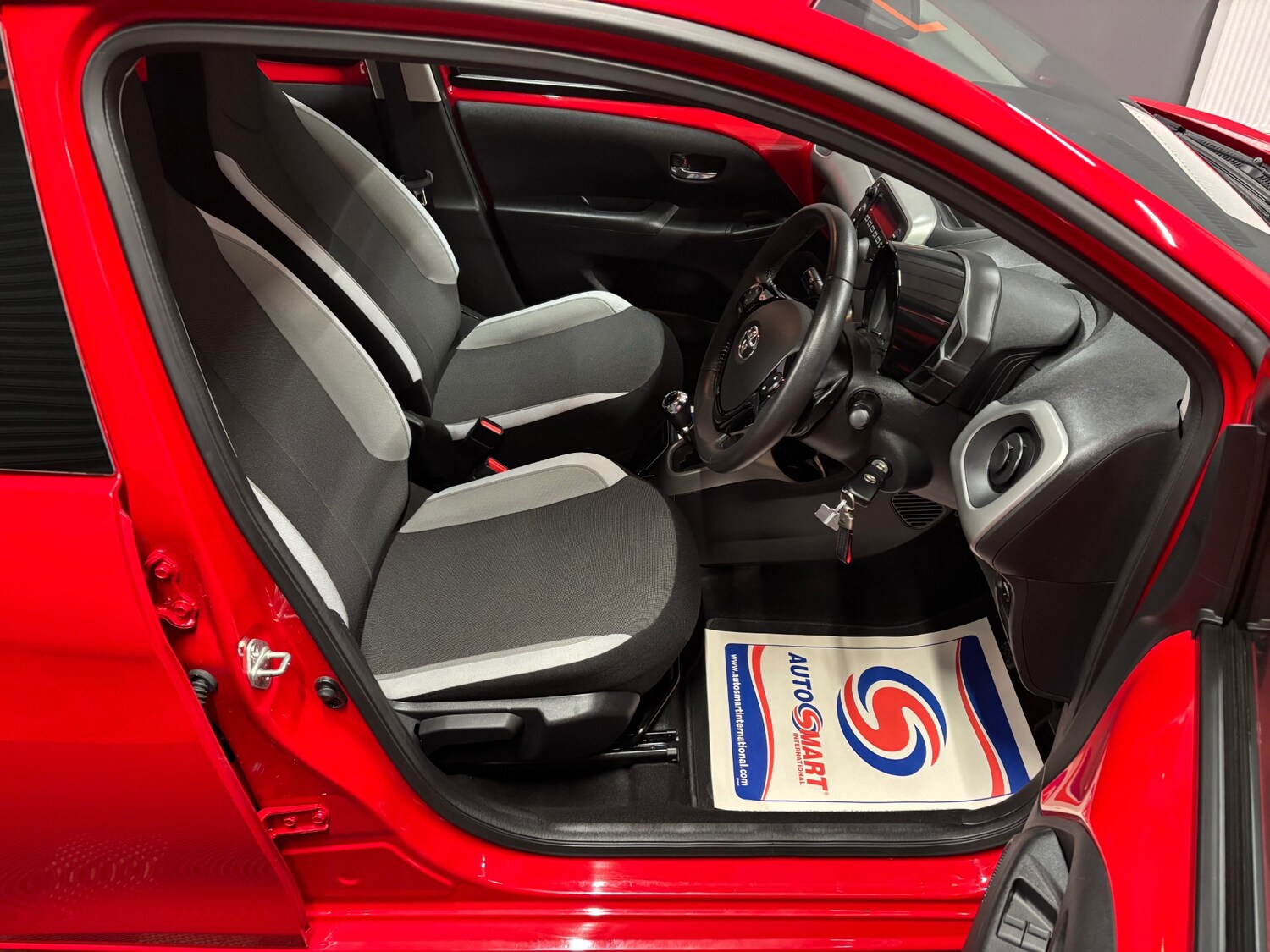 Used Toyota AYGO 2017 for sale - 77228301: Photo 57