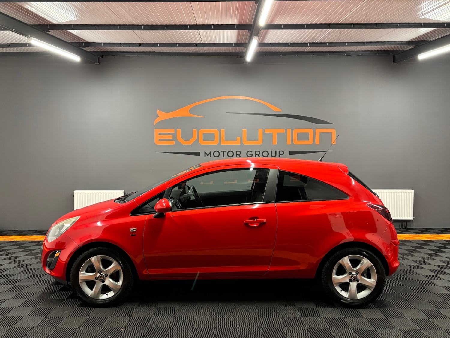 Used Vauxhall Corsa 2013 for sale - 77482639: Photo 2
