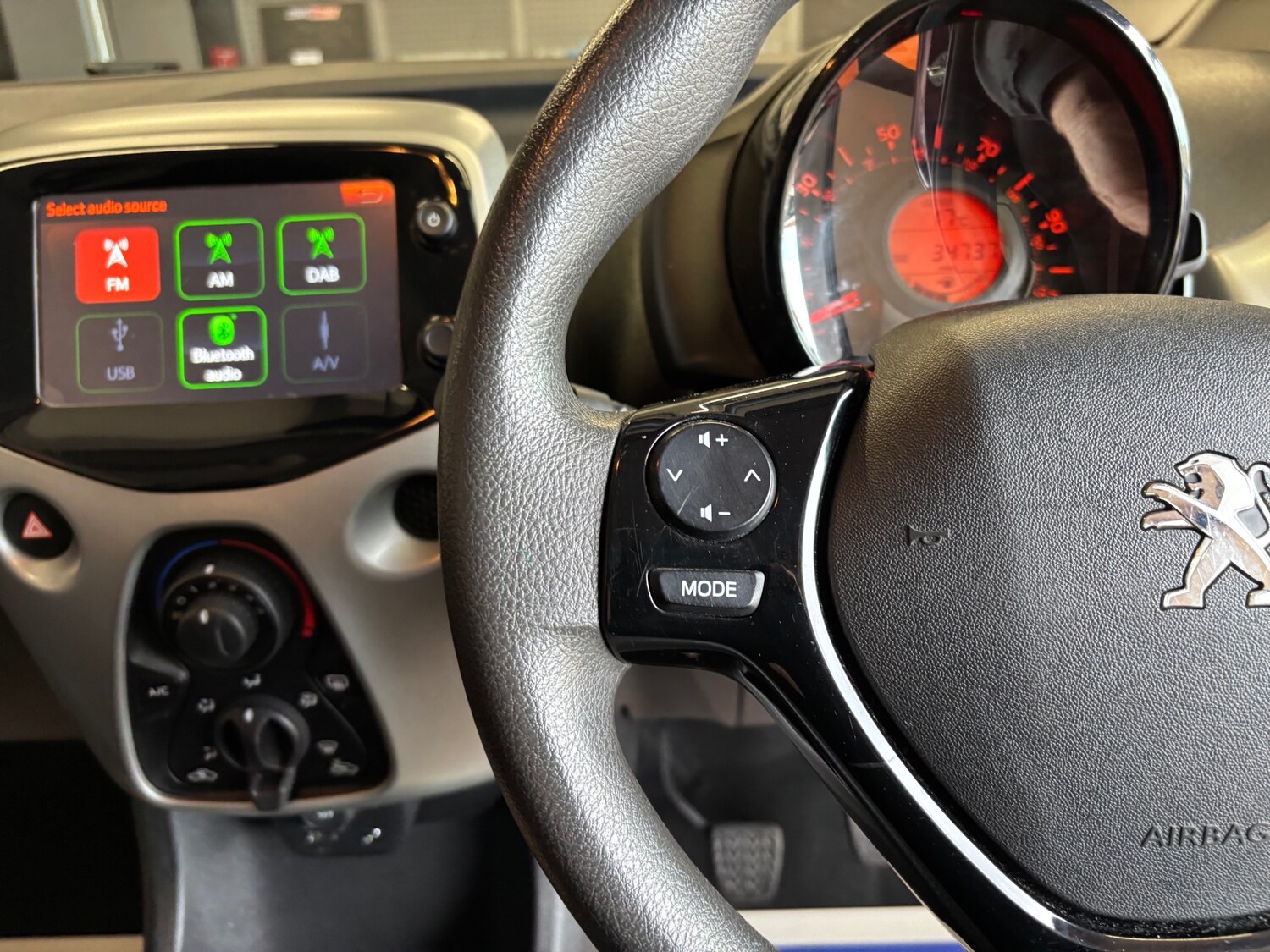 Used Peugeot 108 2014 for sale - 75856273: Photo 44