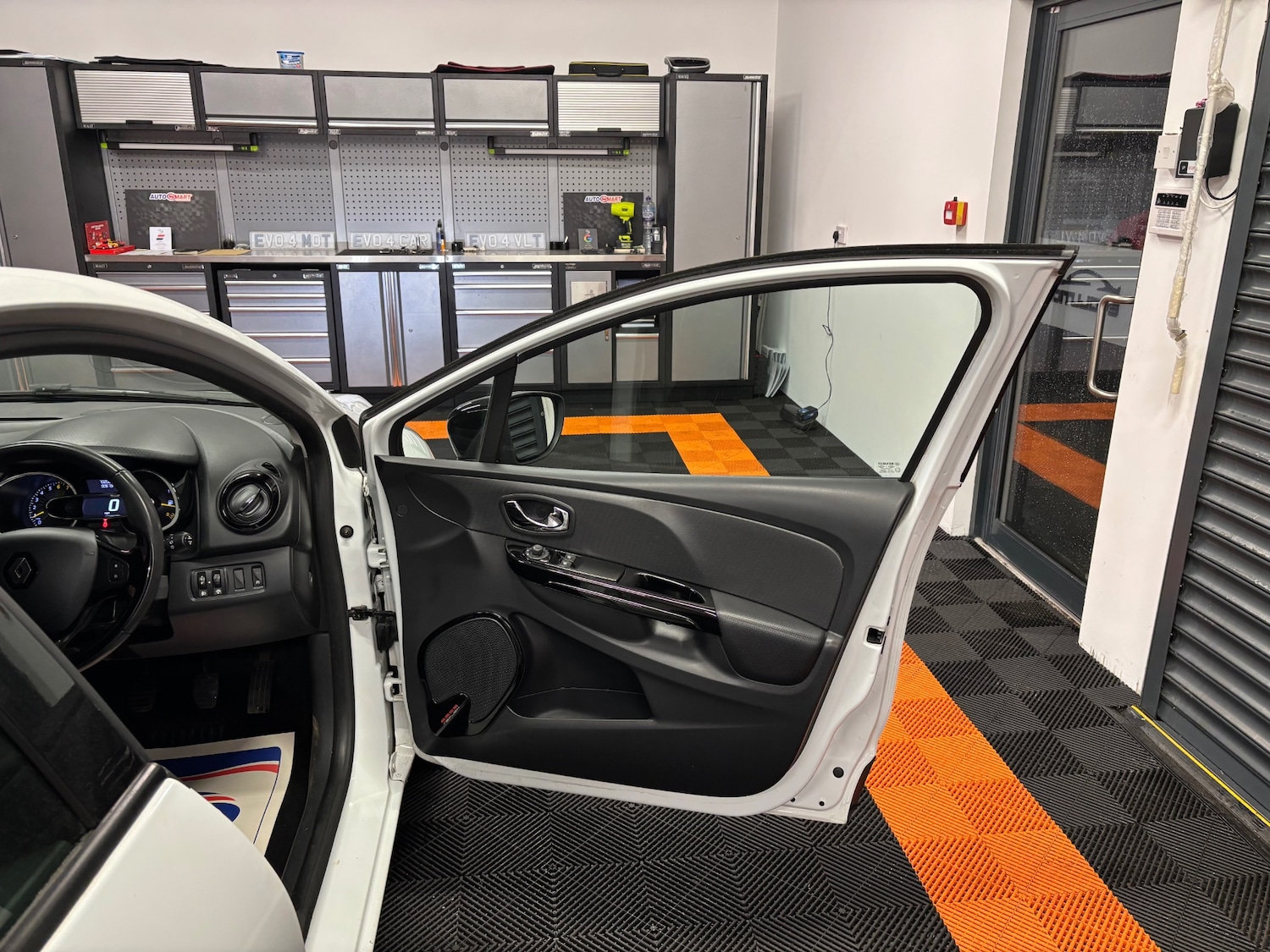 Used Renault Clio 2013 for sale - 77482306: Photo 37