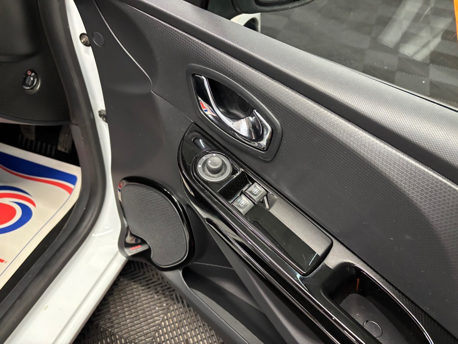 Used Renault Clio 2013 for sale - 77482306: Photo 38