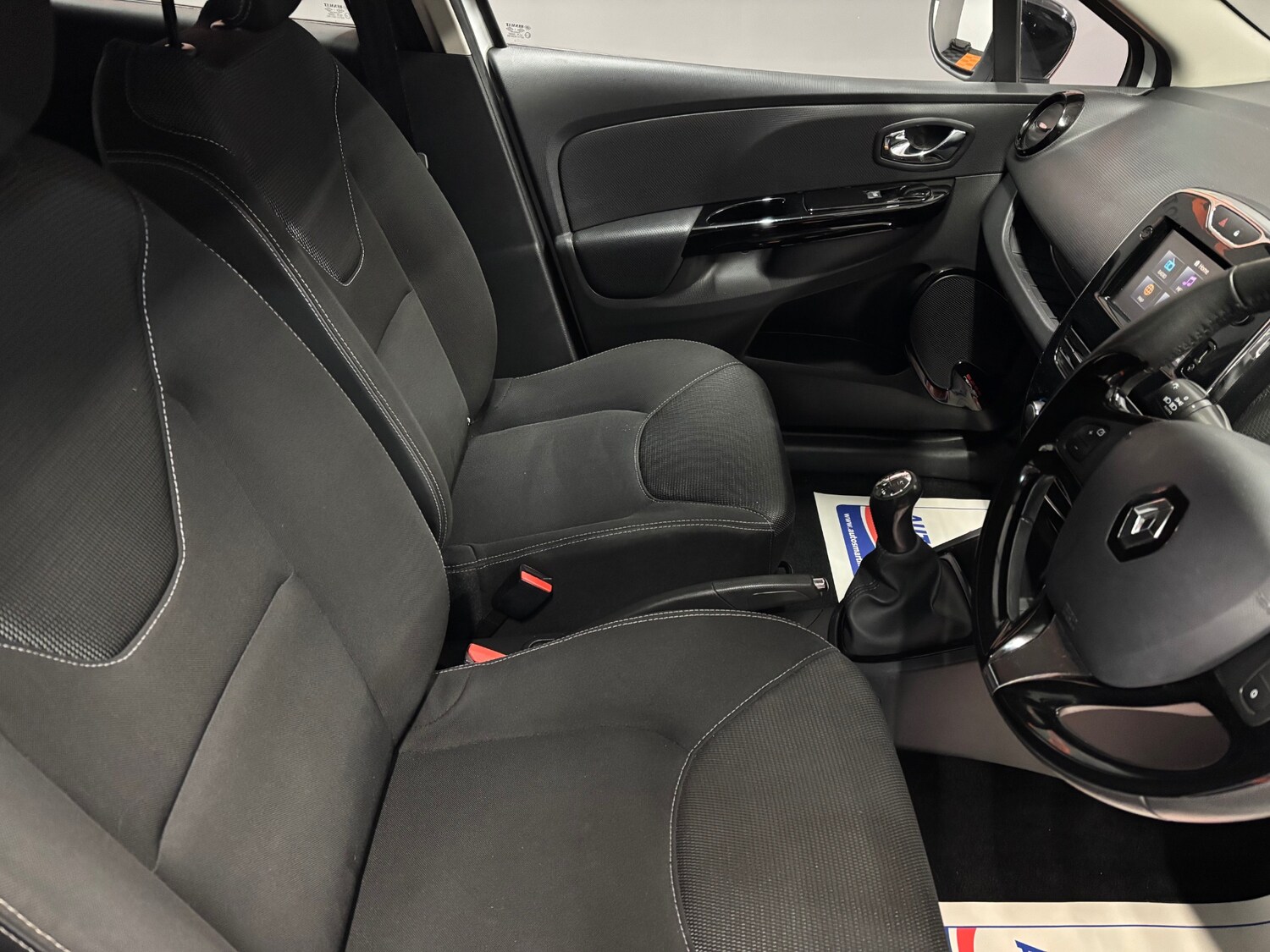 Used Renault Clio 2013 for sale - 77482306: Photo 41