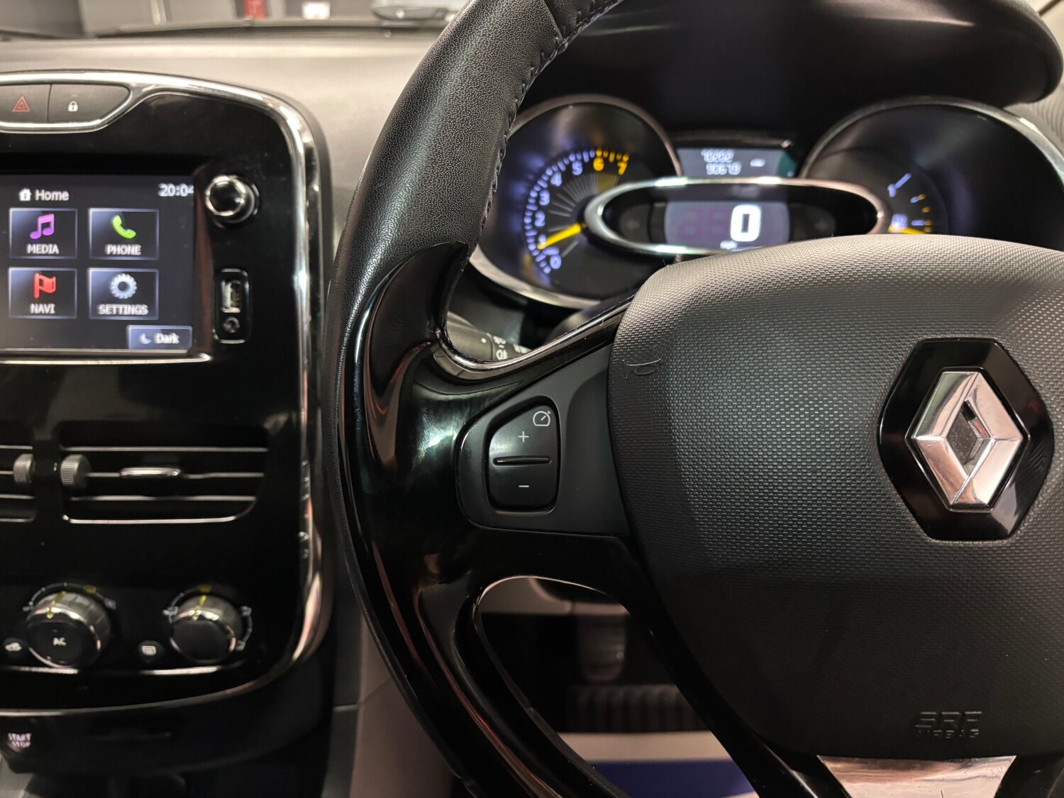 Used Renault Clio 2013 for sale - 77482306: Photo 43