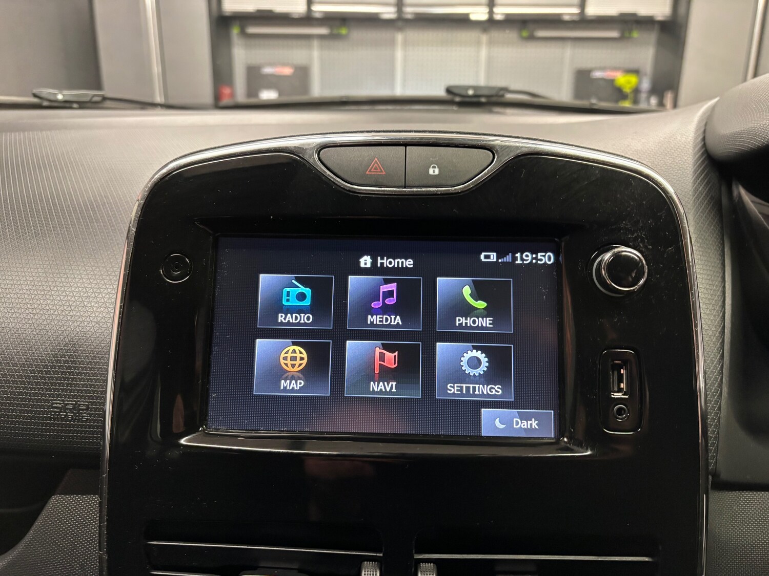 Used Renault Clio 2013 for sale - 77482306: Photo 46