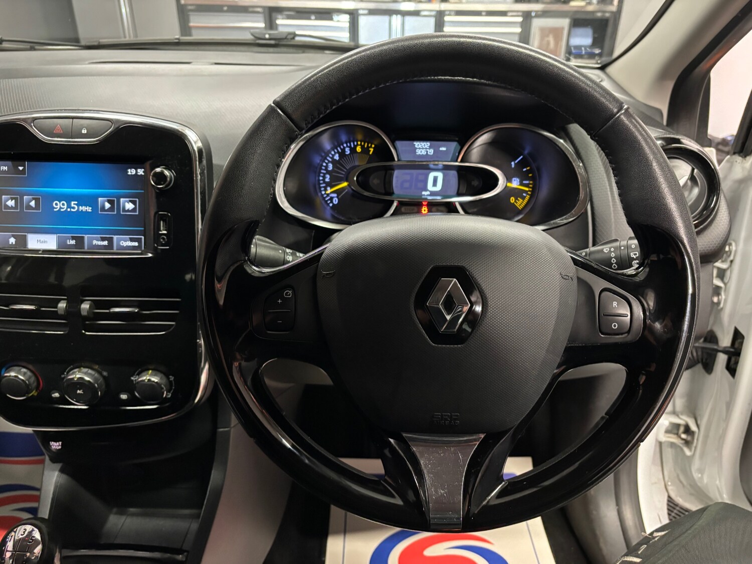 Used Renault Clio 2013 for sale - 77482306: Photo 49