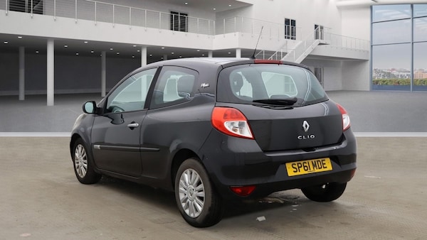 Used Renault Clio 2012 for sale - 75472905: Photo 2