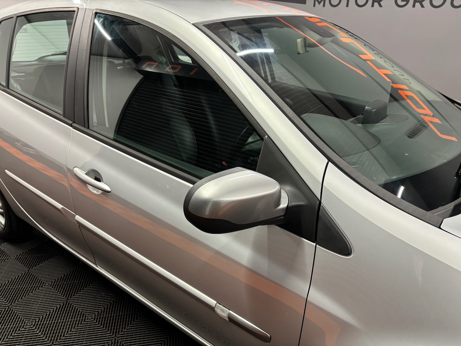 Used Renault Clio 2012 for sale - 76766392: Photo 13