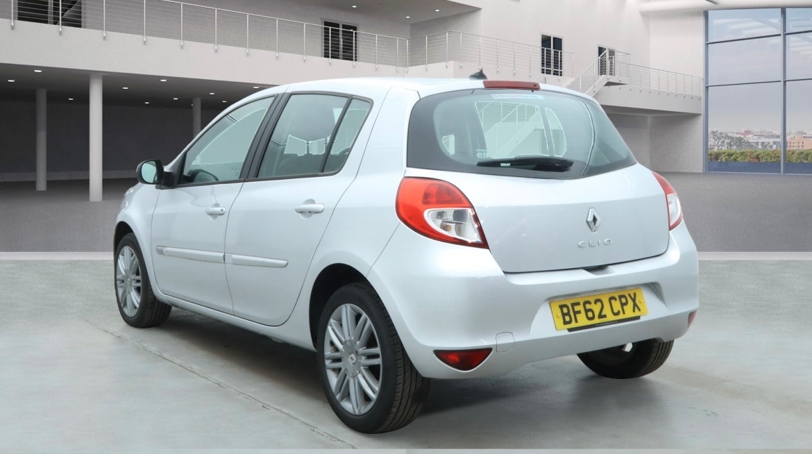 Used Renault Clio 2012 for sale - 76766392: Photo 2