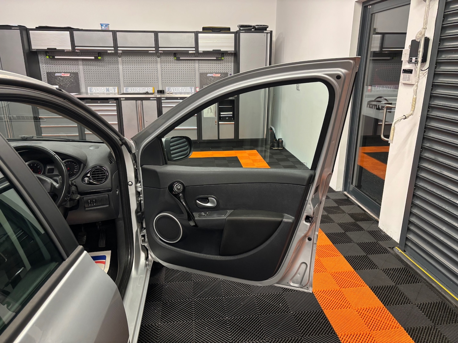 Used Renault Clio 2012 for sale - 76766392: Photo 37