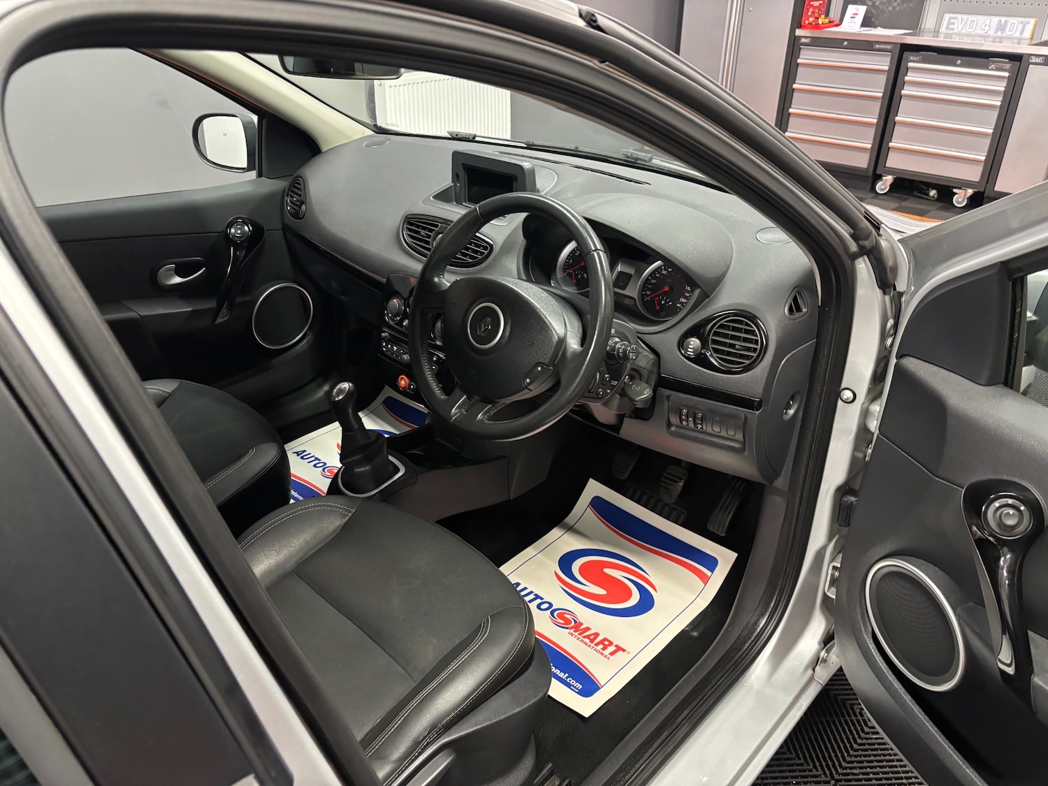 Used Renault Clio 2012 for sale - 76766392: Photo 40