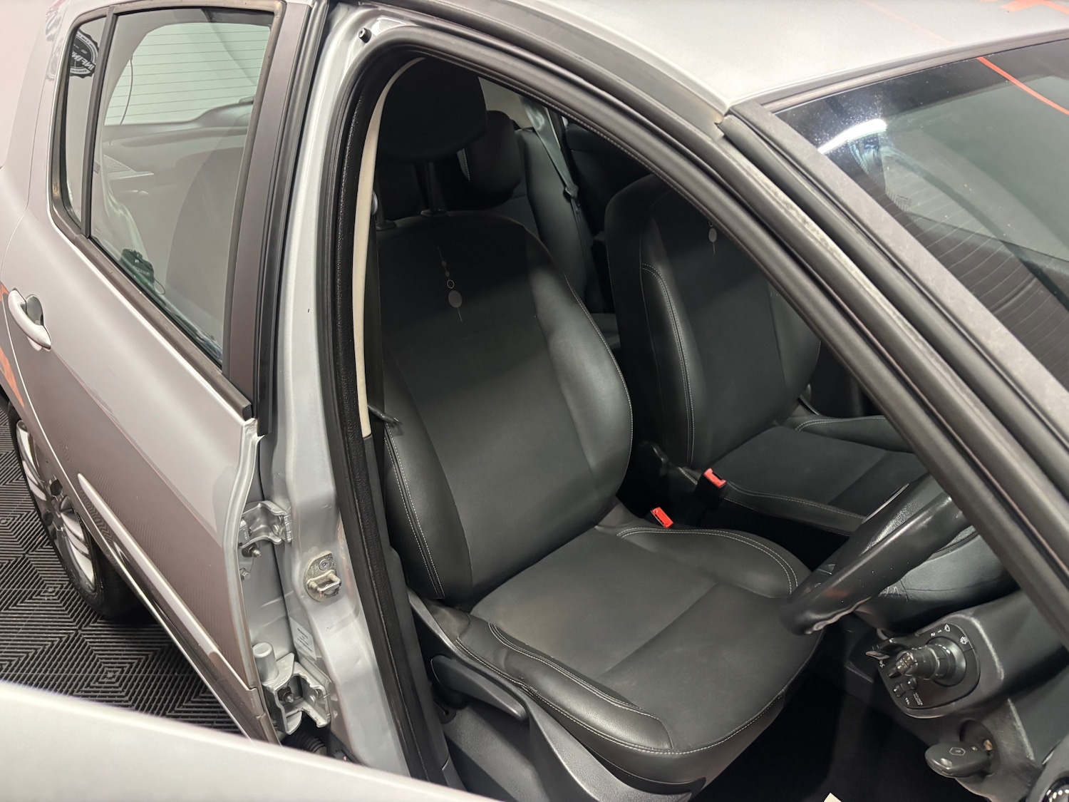 Used Renault Clio 2012 for sale - 76766392: Photo 41