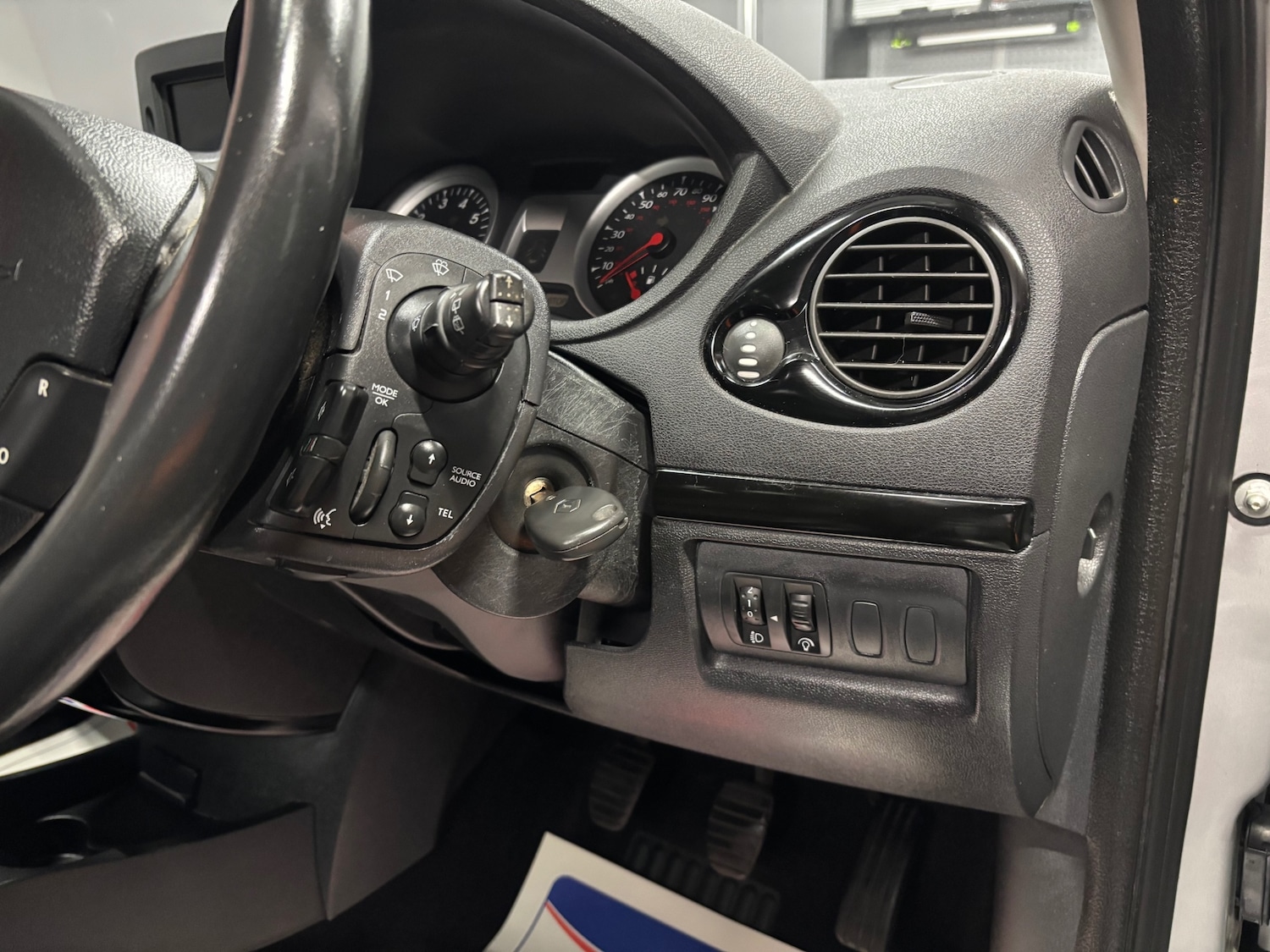 Used Renault Clio 2012 for sale - 76766392: Photo 43