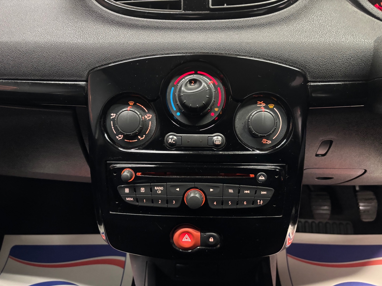 Used Renault Clio 2012 for sale - 76766392: Photo 46