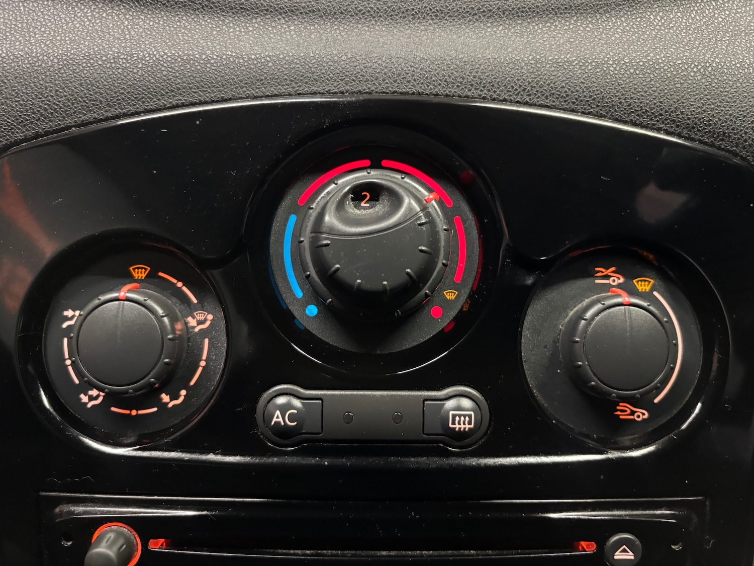 Used Renault Clio 2012 for sale - 76766392: Photo 47