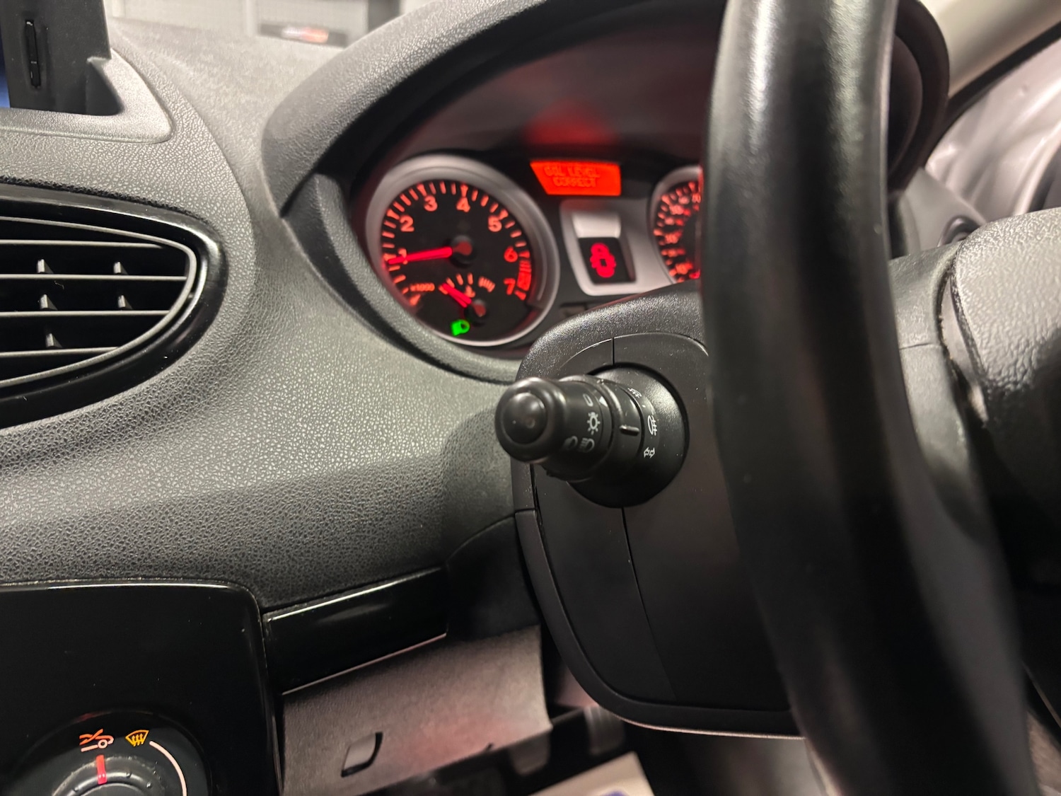 Used Renault Clio 2012 for sale - 76766392: Photo 48