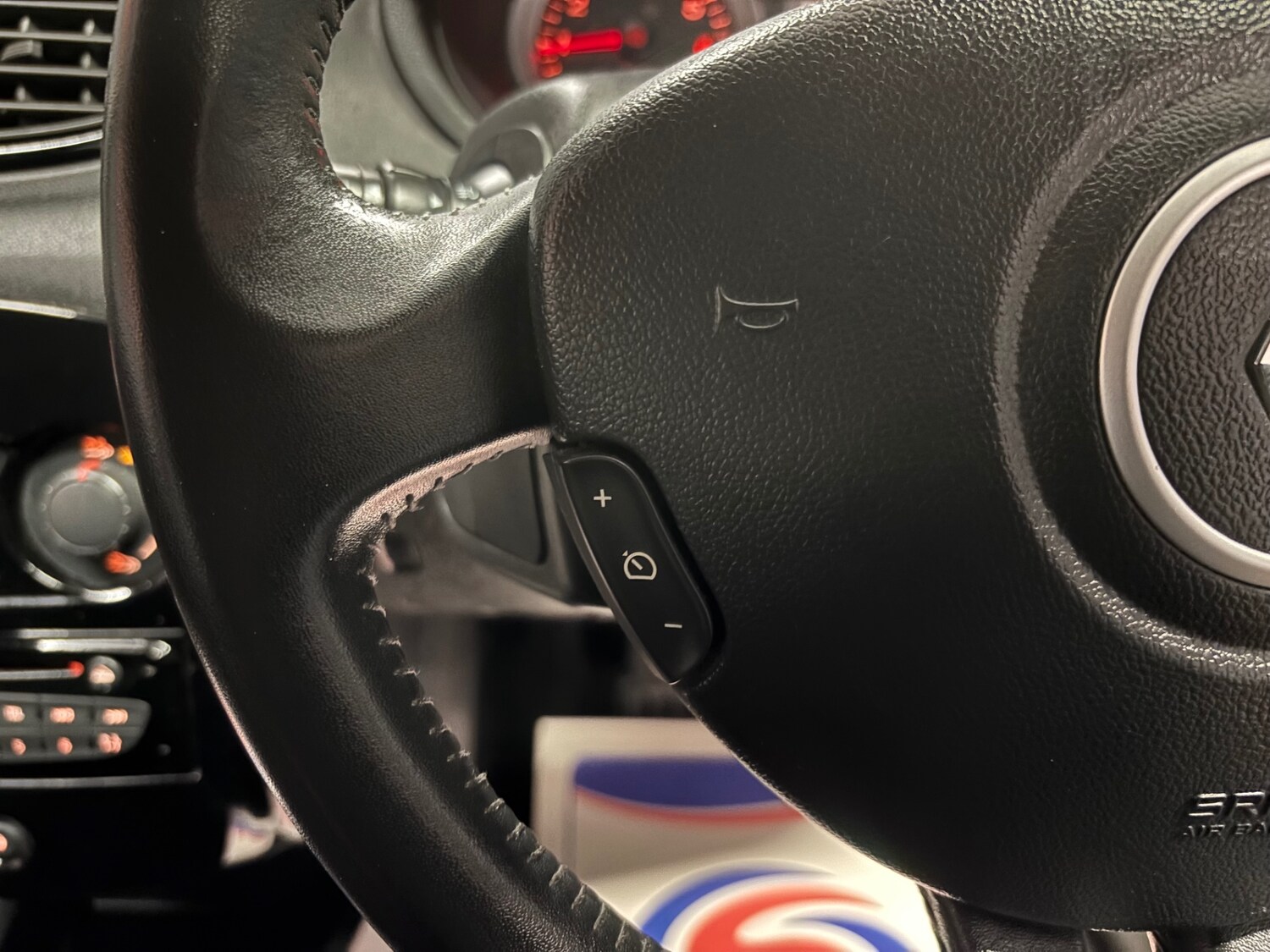 Used Renault Clio 2012 for sale - 76766392: Photo 51