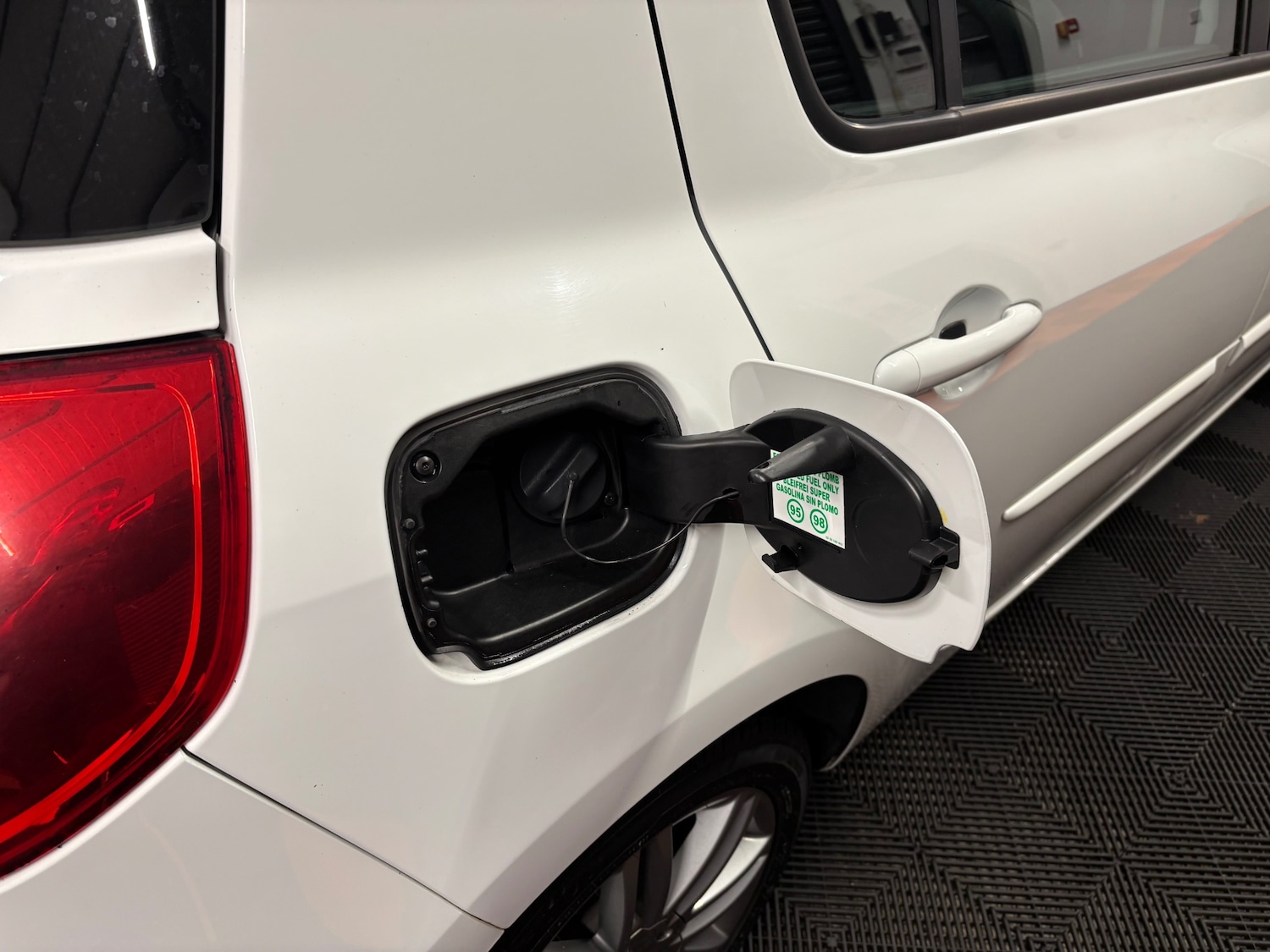 Used Renault Clio 2012 for sale - 76765010: Photo 32