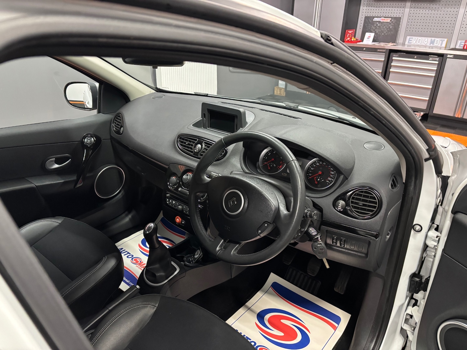 Used Renault Clio 2012 for sale - 76765010: Photo 40