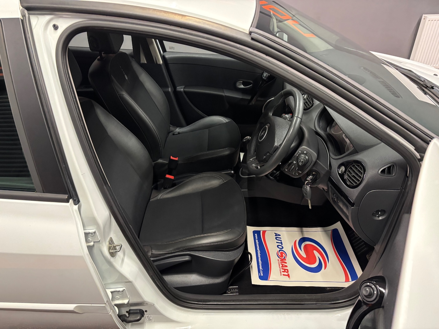 Used Renault Clio 2012 for sale - 76765010: Photo 41