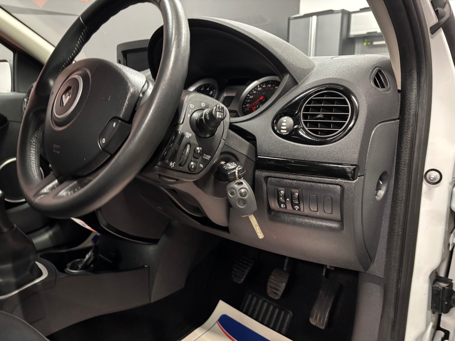 Used Renault Clio 2012 for sale - 76765010: Photo 44