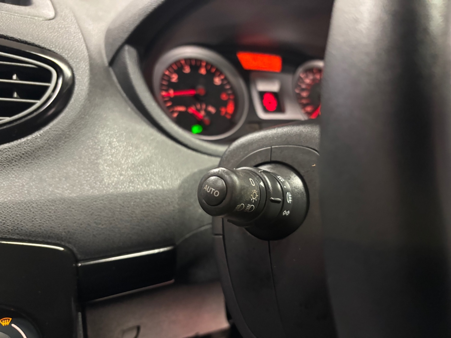 Used Renault Clio 2012 for sale - 76765010: Photo 47