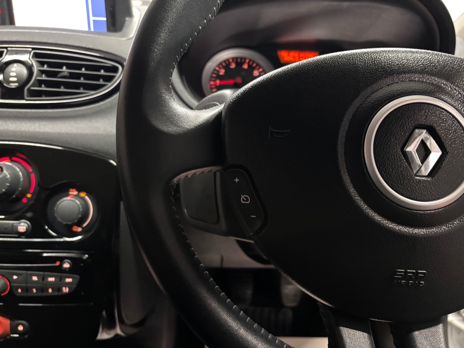 Used Renault Clio 2012 for sale - 76765010: Photo 49