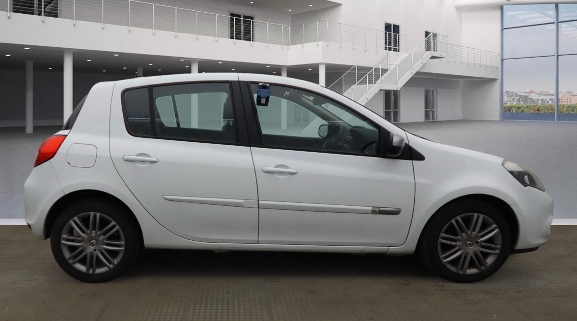 Used Renault Clio 2012 for sale - 76765010: Photo 5