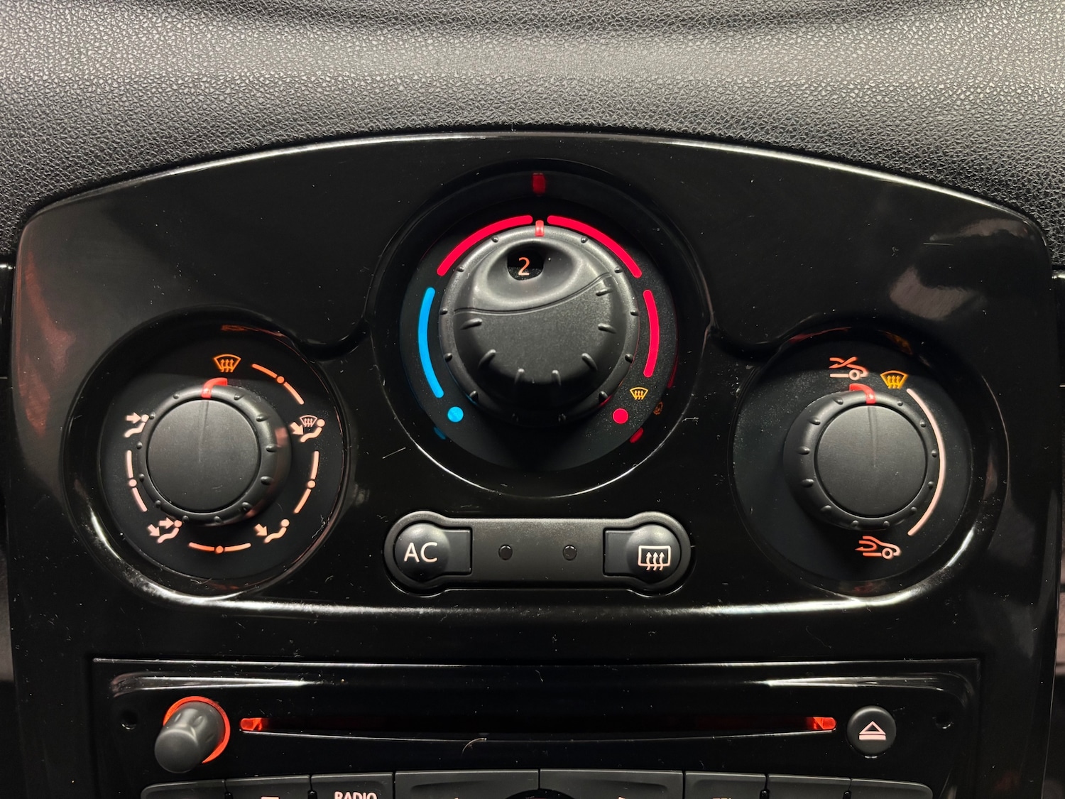 Used Renault Clio 2012 for sale - 76765010: Photo 55