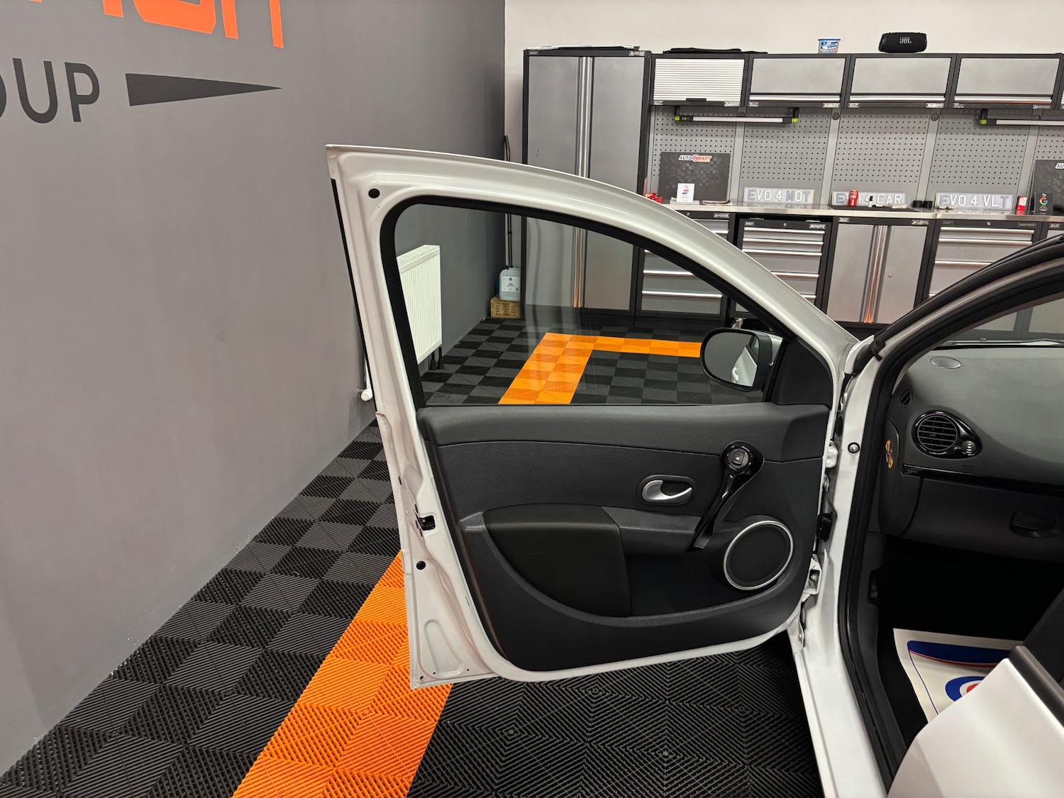 Used Renault Clio 2012 for sale - 76765010: Photo 65