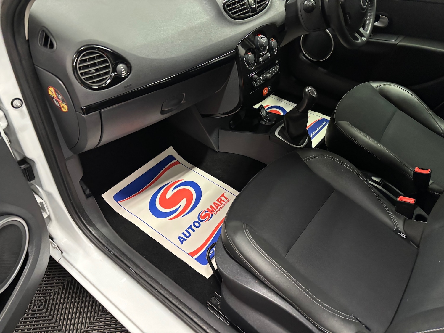 Used Renault Clio 2012 for sale - 76765010: Photo 69