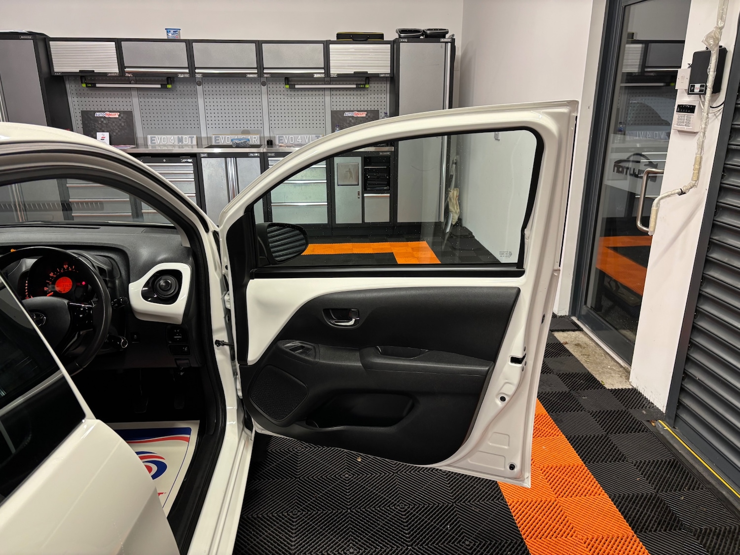 Used Toyota AYGO 2015 for sale - 76000482: Photo 36
