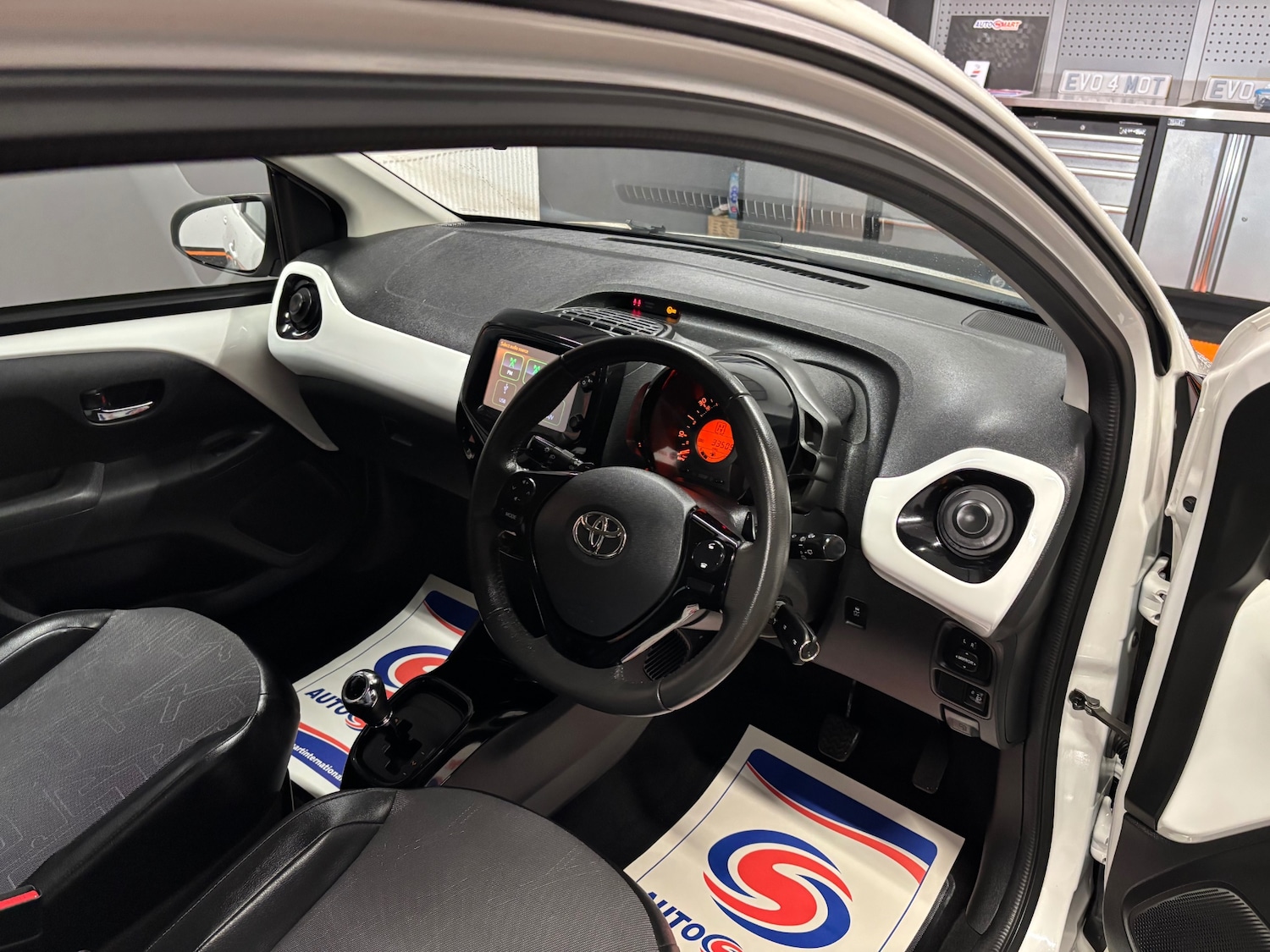 Used Toyota AYGO 2015 for sale - 76000482: Photo 38